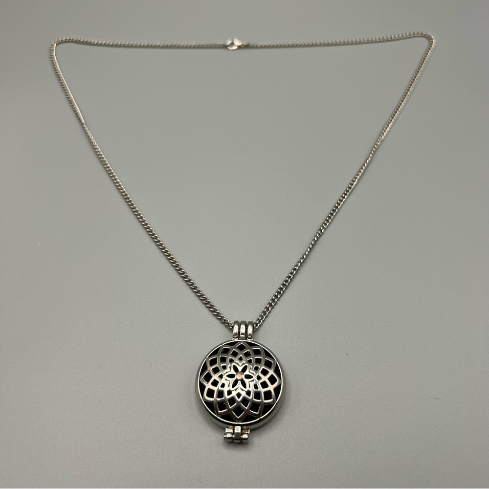 Silver Tone Essential Oil Diffuser Locket - image 6